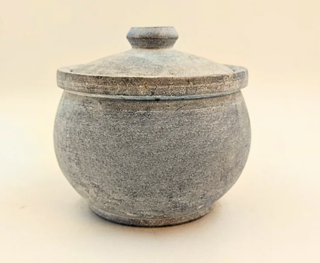 500 – 600 ML Soapstone Curd Pot | Traditional Storage for Fresh, Creamy Curd.